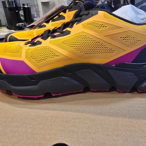 OAKLEY LIGHT BREATHE - YELLOW/PURPLE [FOF100350-9R5] MENS SZ 12 HIKING TRAIL NEW - Picture 1 of 16